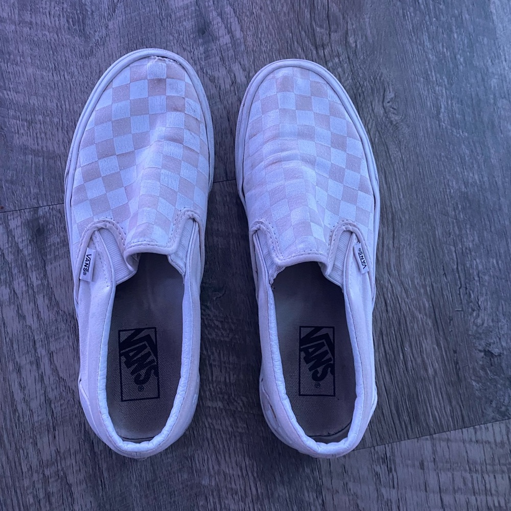 WHITE CHECKERED VANS